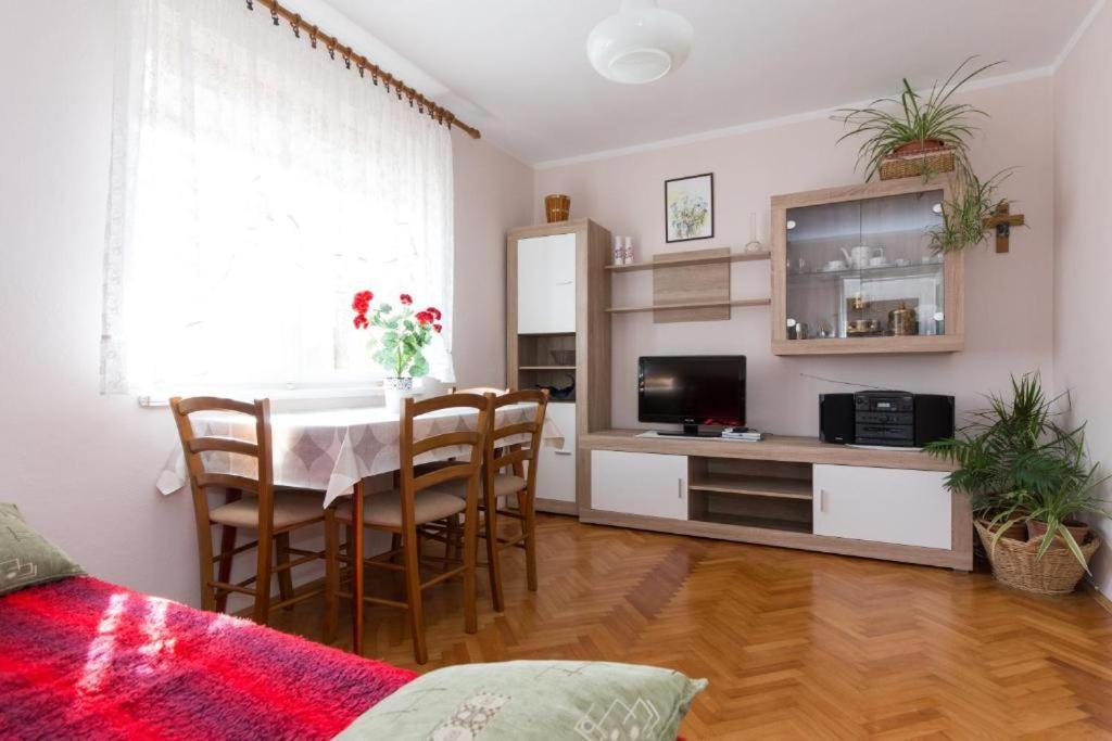 Apartments Hodanic Krk Town Exterior photo
